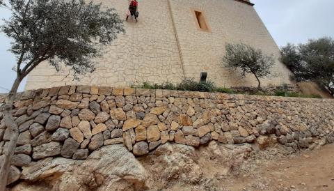 Segellament dels cruis que afectaven els murs de l'Església Nova de Biniamar